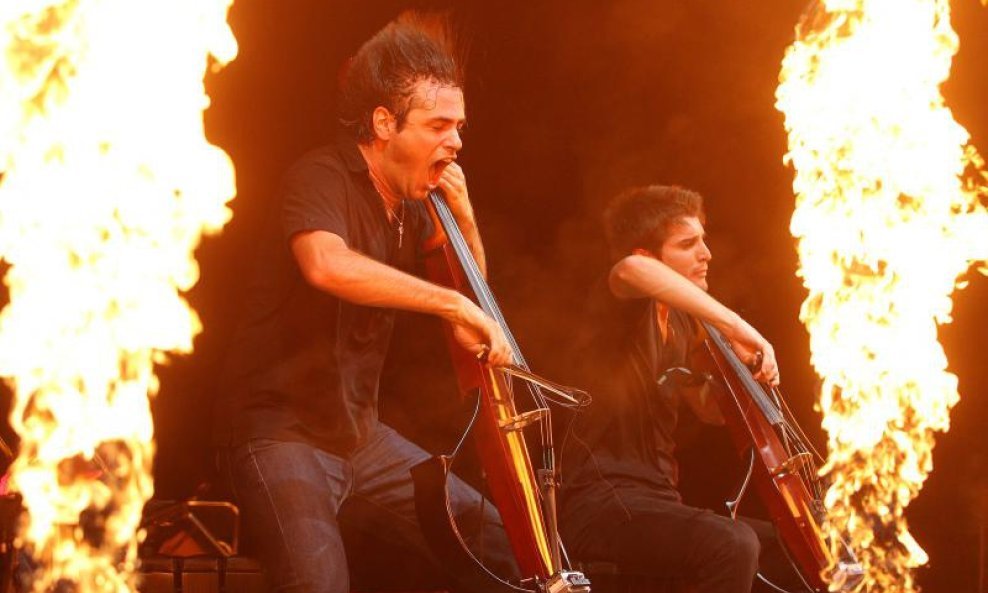 2Cellos