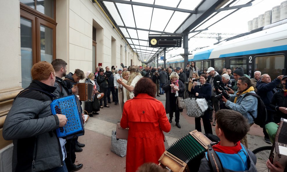 Izravna željeznička linija Trst-Rijeka-Trst