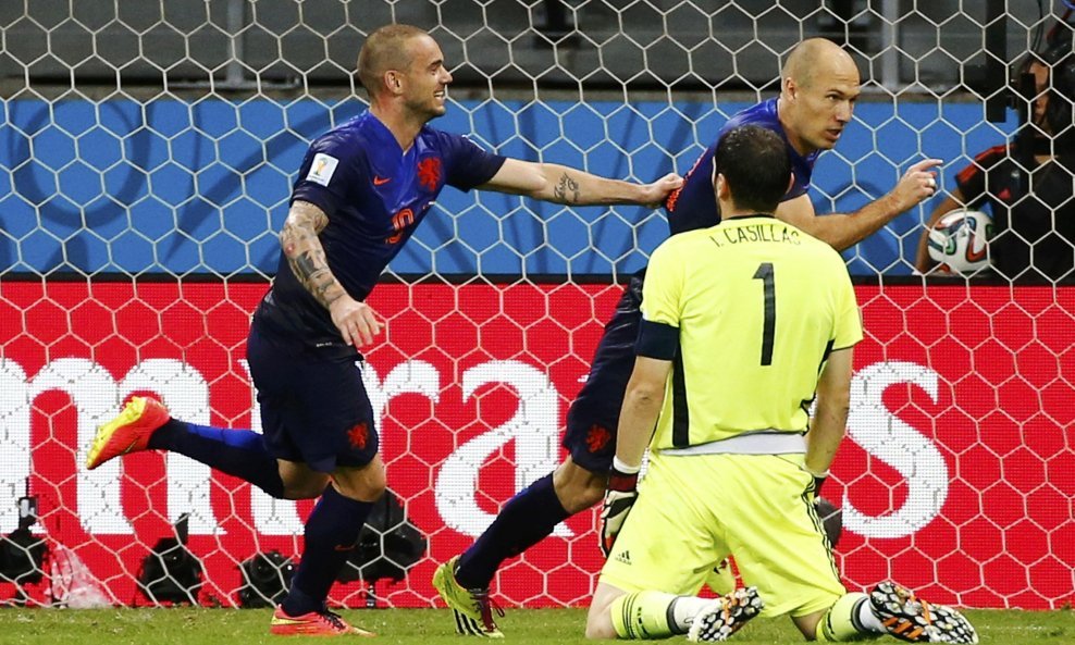 Casillas na koljenima