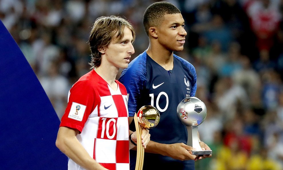 Luka Modrić i Kylian Mbappe na SP-u 2018. godine dobili su nagrade za najboljeg igrača turnira i najboljeg mladog igrača