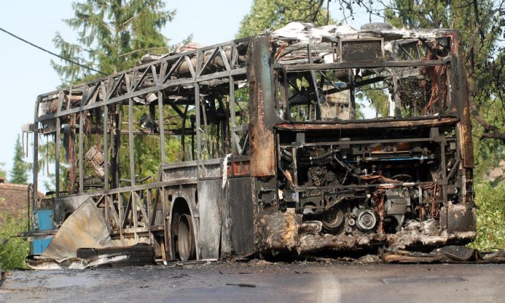 zapaljeni Autobus izgorio