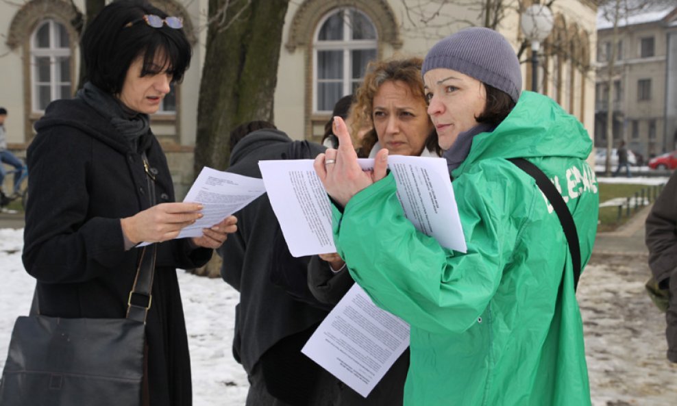 Volonteri Zelene akcije objašnjavaju akciju građanima