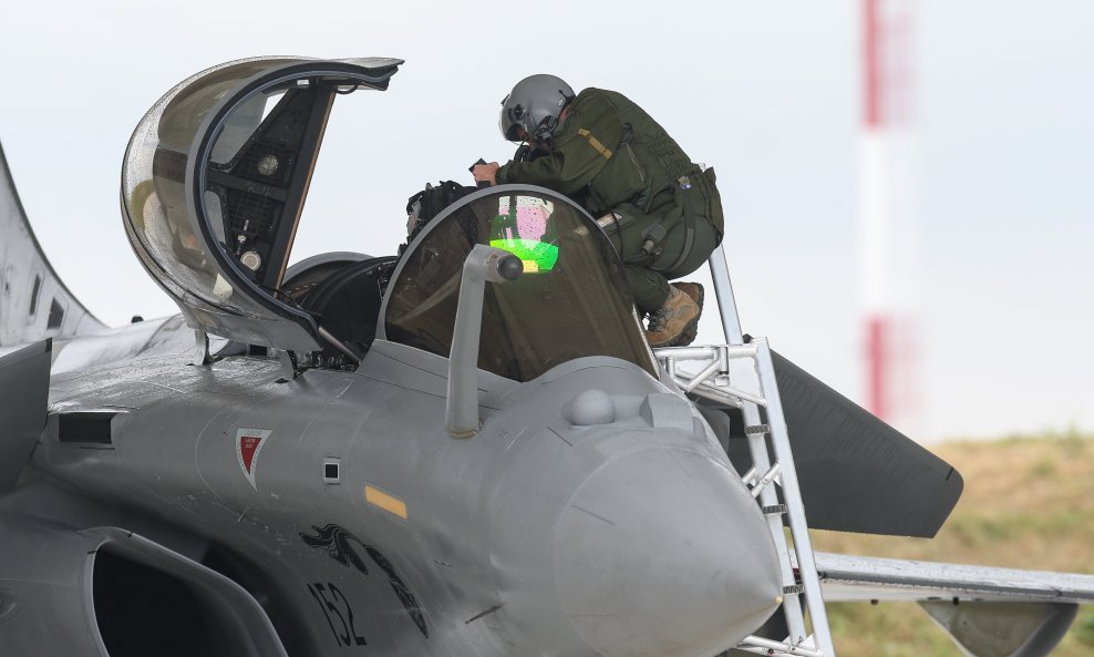 Borbeni avioni Rafale parkirani u Zračnoj luci Zagreb