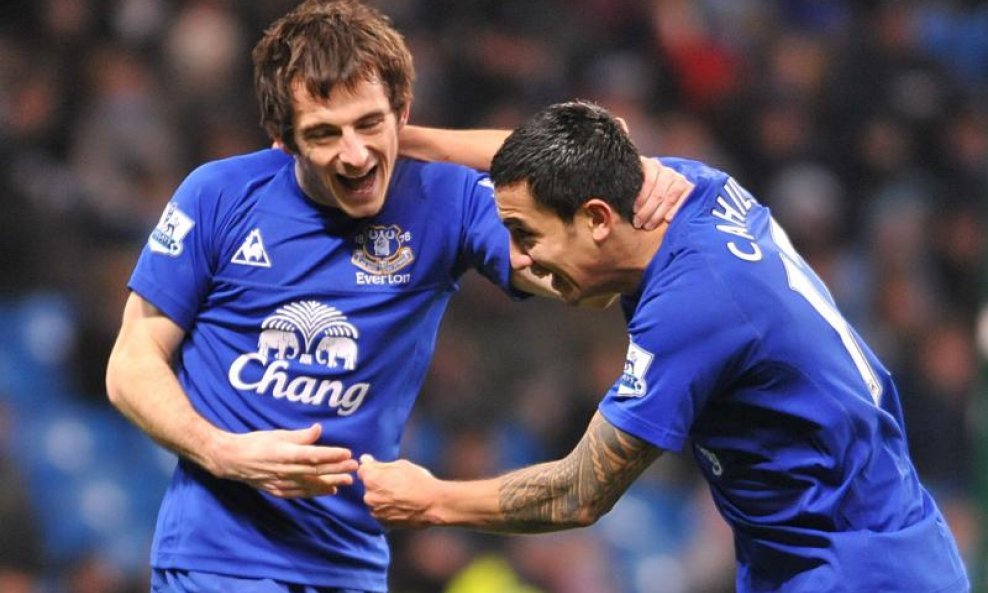 Leighton Baines Tim Cahill Everton 2011