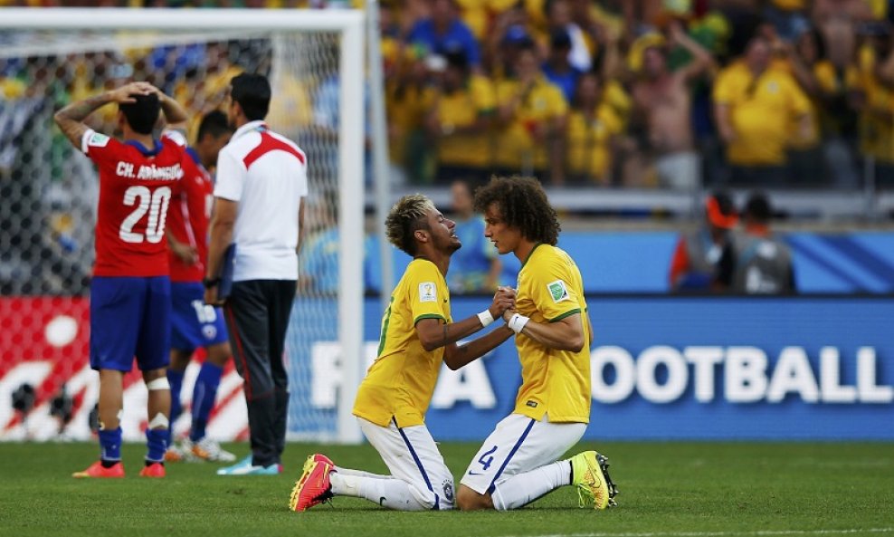 Neymar i David Luiz slave pobjedu nad Čileom