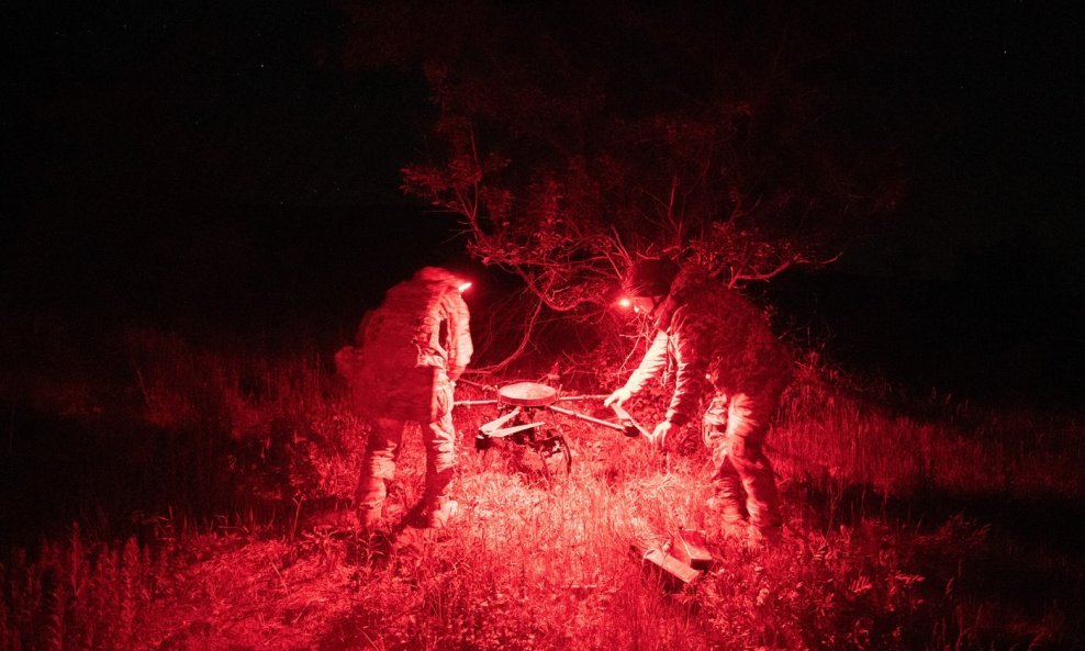 Ukrajinci pripremaju za let heksakopter Vampire u blizini Časiv Jara