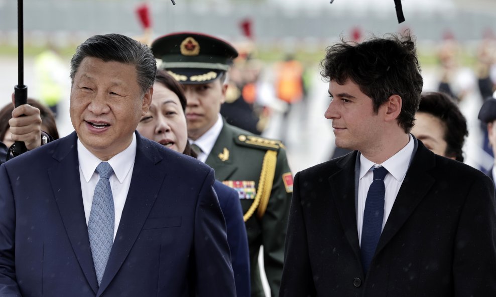 Xi Jinping i francuski premijer Gabriel Attal