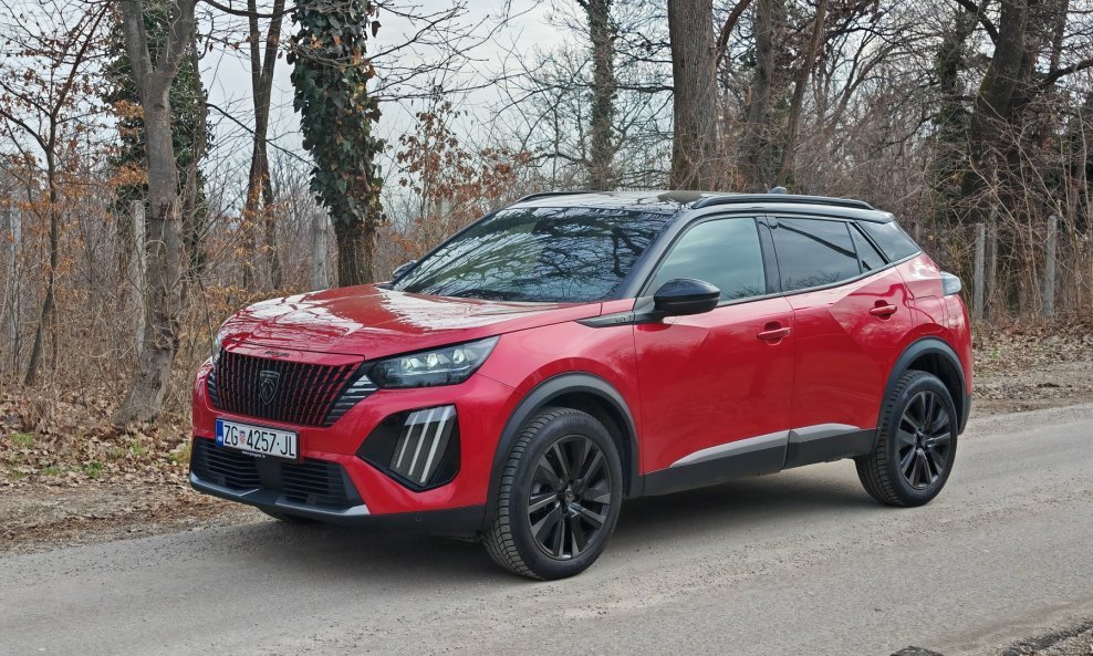 Peugeot 2008 PureTech 130 S&S EAT8 GT