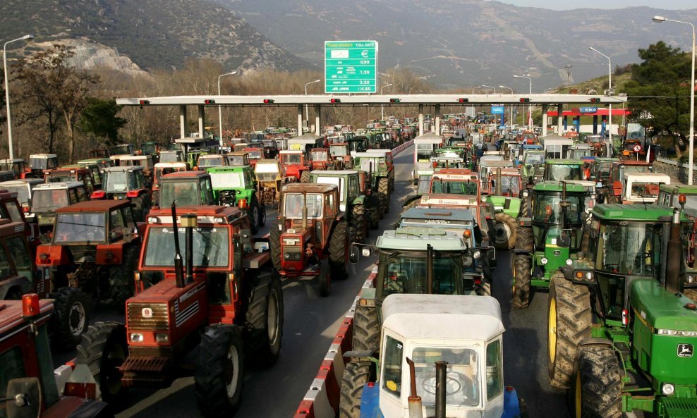 Traktori su blokirali grčke prometnice