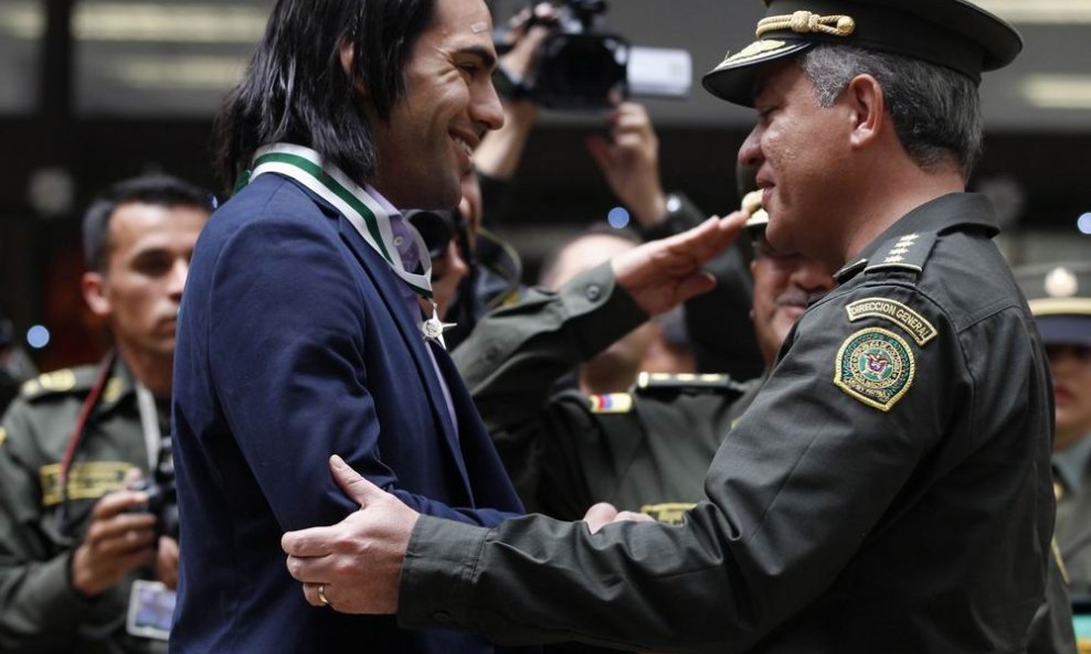 General Jose Leon Riano (d) i Radamel Falcao