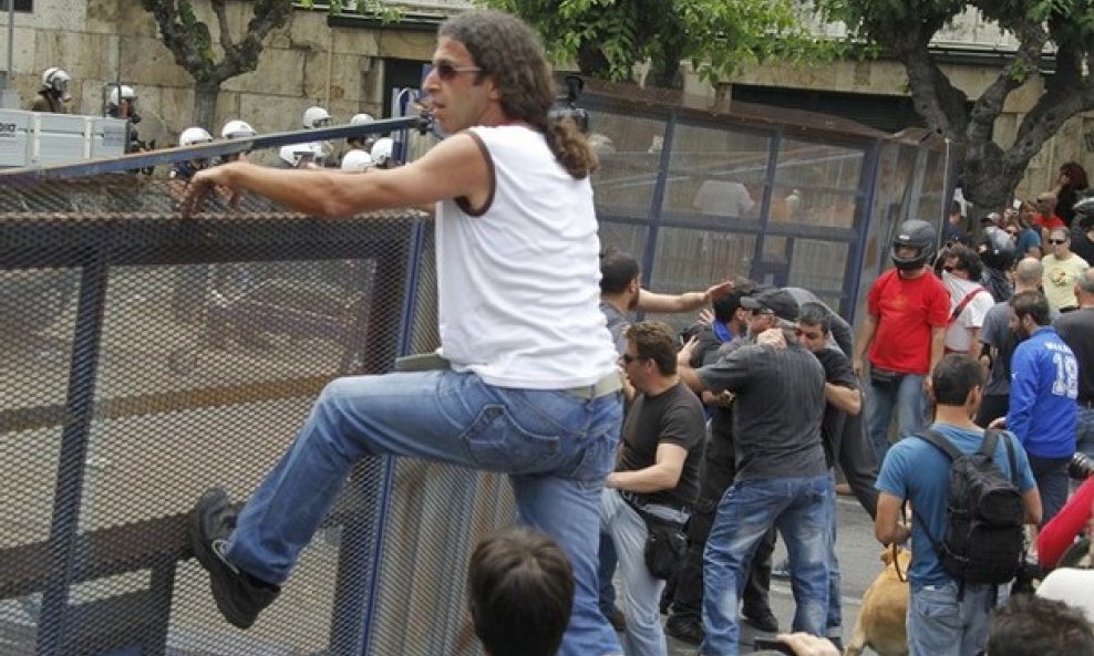 GRČKA PROSVJED barikade