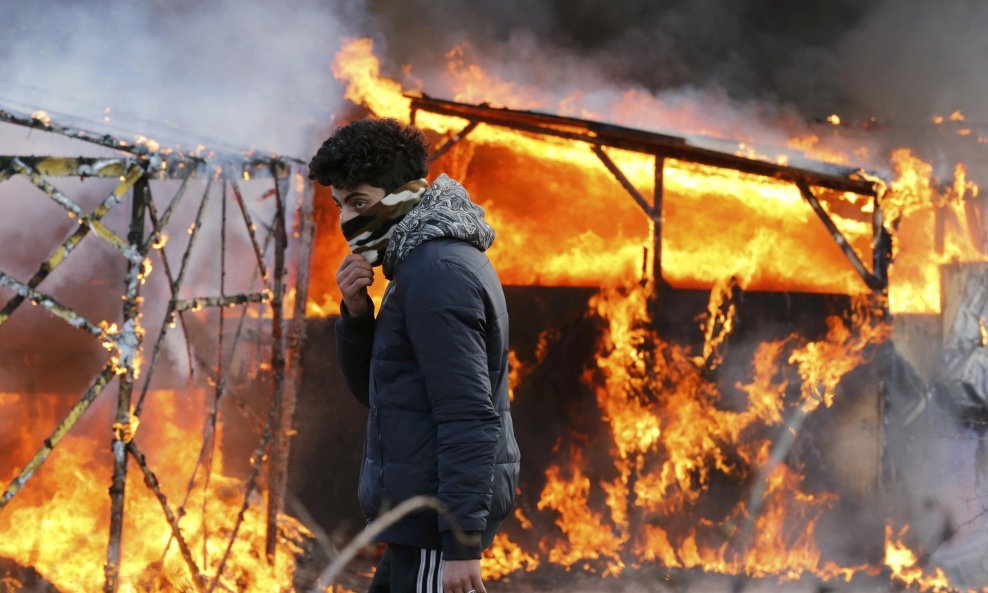 Sukob izbjeglica i policije u Calaisu