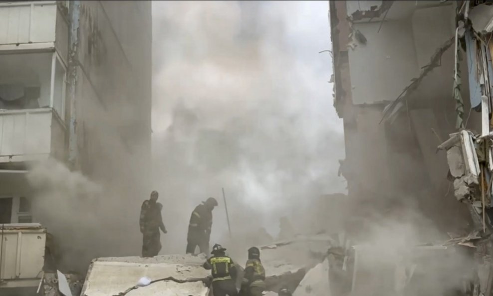 Urušena zgrada u Belgorodu prilikom navodnog ukrajinskog napada (ilustracija)