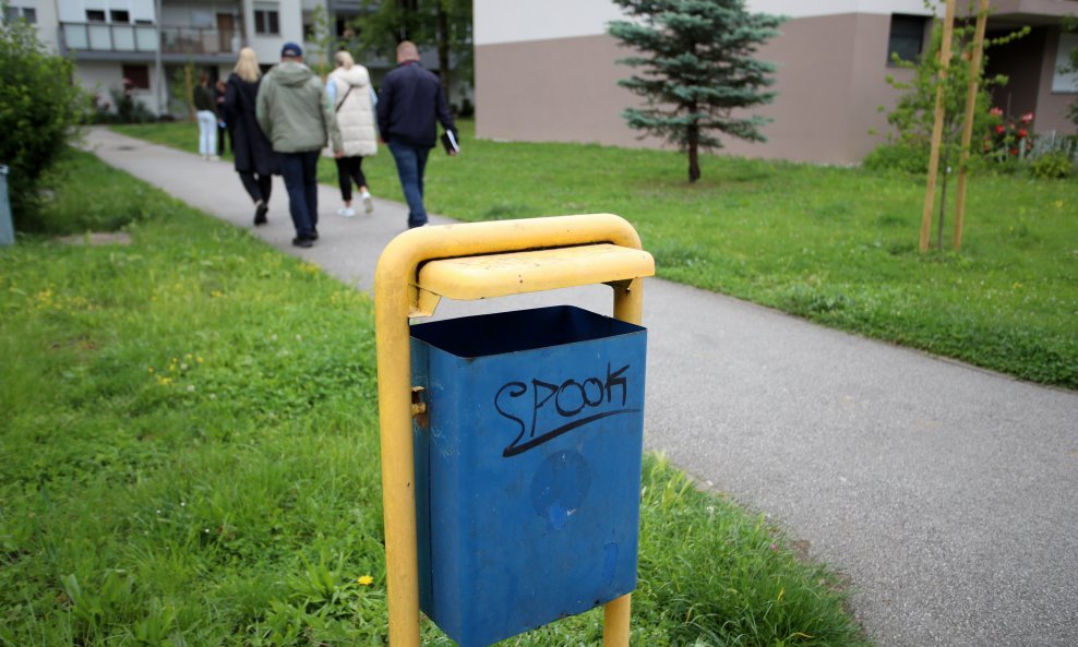 Kanta za smeće u Zaprešiću u kojoj je pronađena beba