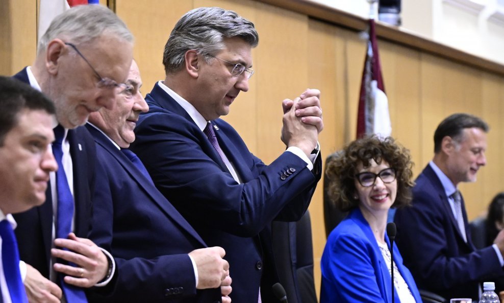 Izglasano povjerenje Vladi HDZ-a i DP-a
