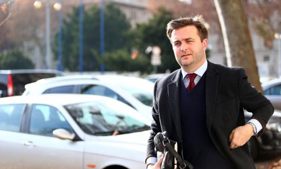 Tomislav Ćorić, ministar zaštite okoliša i energetike potpisao je ugovore o dodjeli 322,6 milijuna kuna