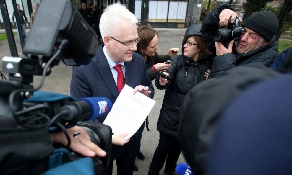 Ivo Josipović priložio dokaze za ulazak u kampanju