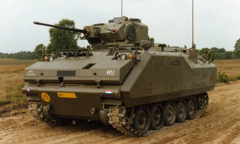 YPR-765 PRI s topom Oerlikon kalibra 25 mm