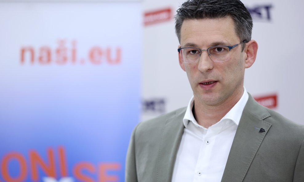 Božo Petrov