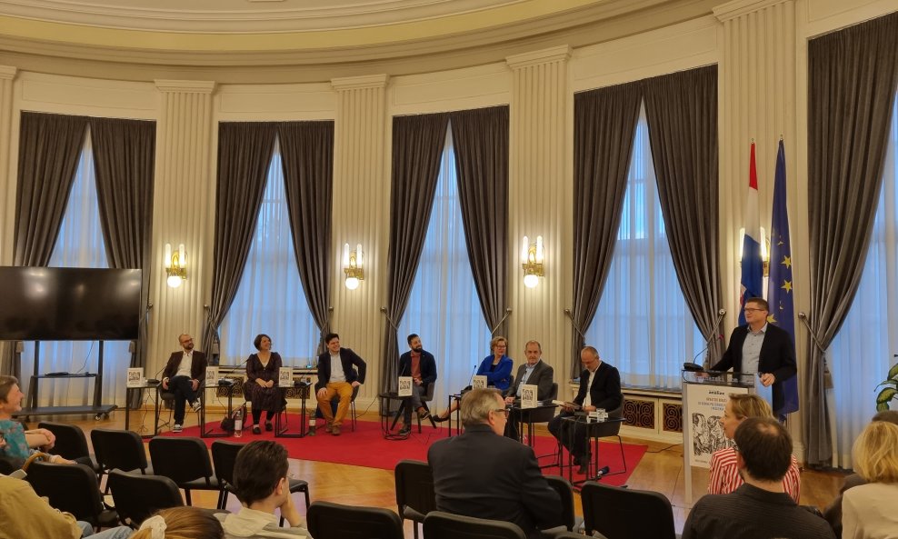 Predstavljenje zbornika u HND-u