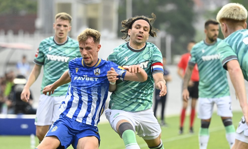 Filip Krovinović s kapetanskom trakom Hajduka
