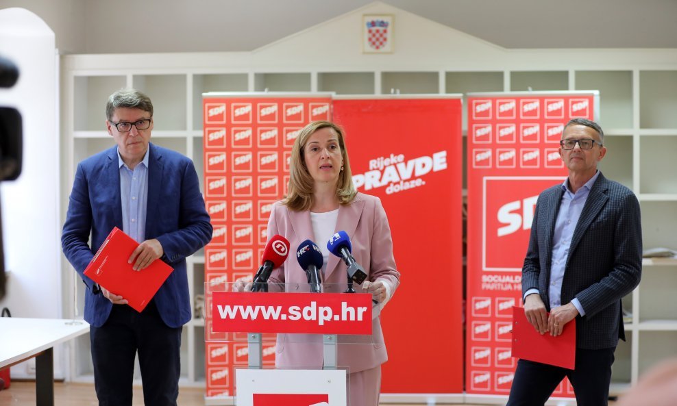 Mirela Ahmetović na konferenciji za novinare u Rijeci