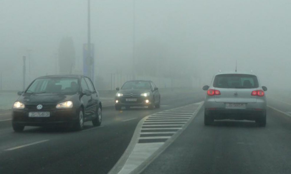 Magla i hladnoća okovala Zagreb 5