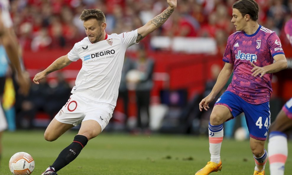 Nicolo Fagioli vs. Ivan Rakitić