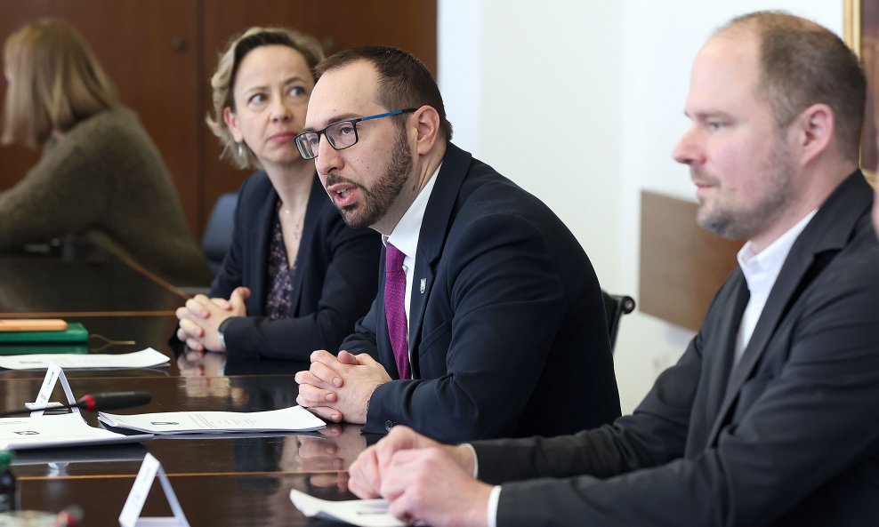Danijela Dolenec, Tomislav Tomašević i Luka Korlaet