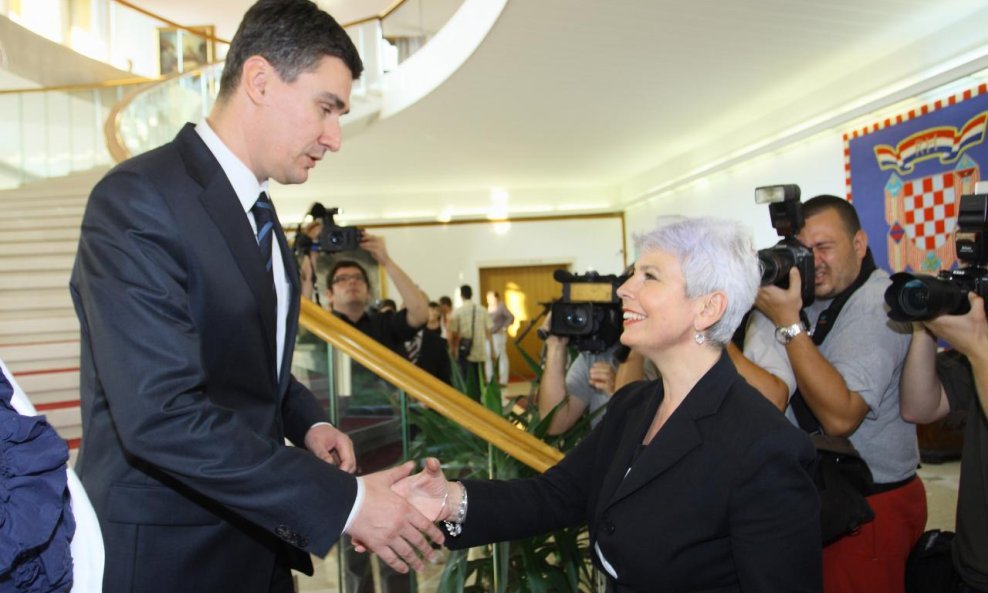 Milanović Kosor rukovanje