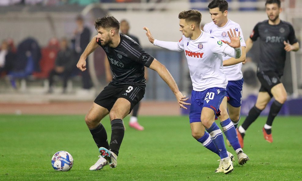 Bruno Petković vs. Niko Sigur