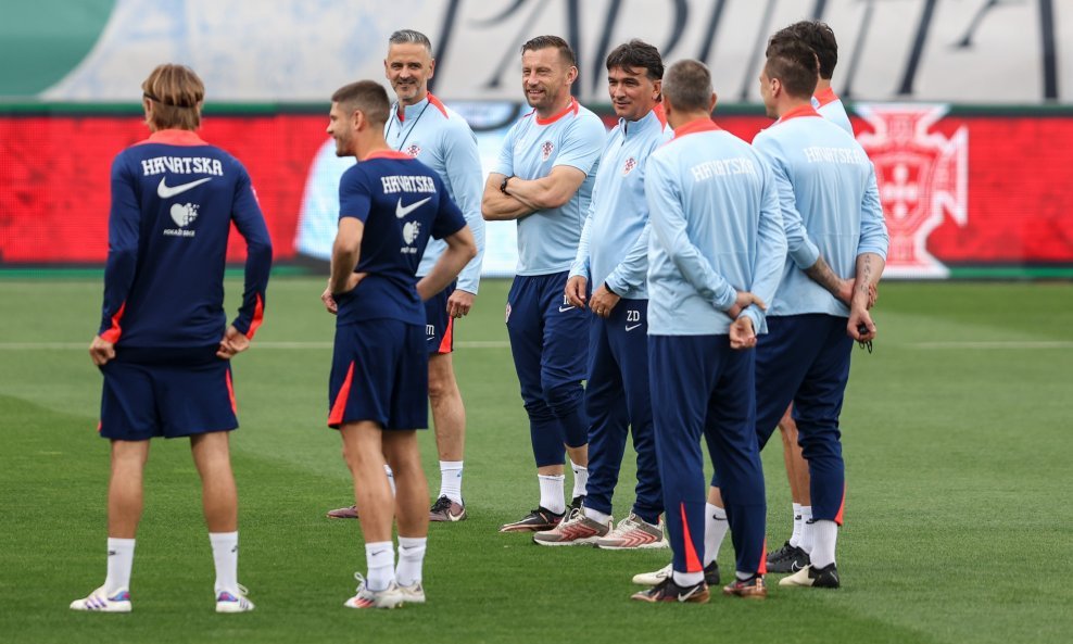 Dalić i stožer s igračima