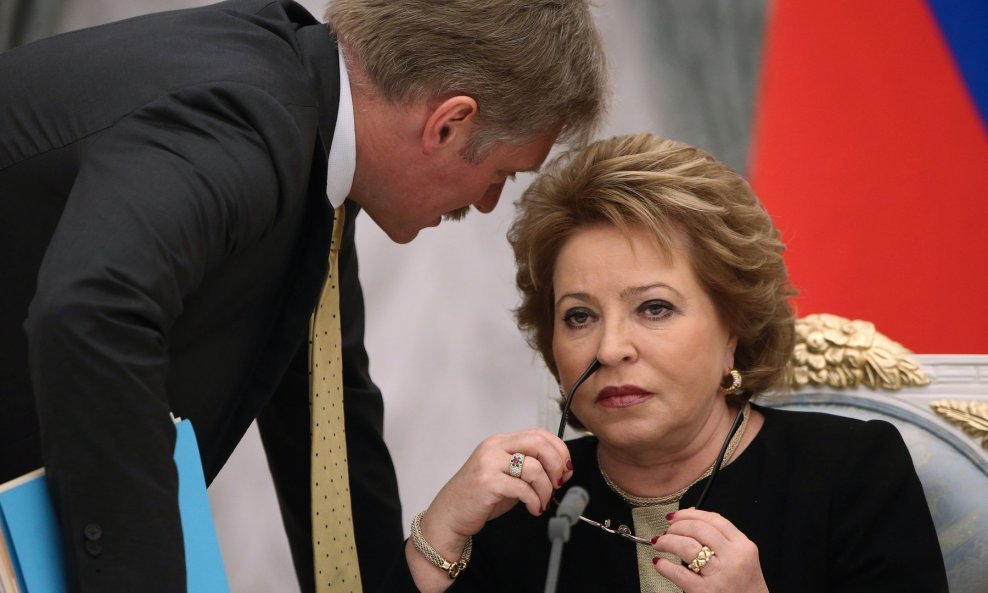 Dmitrij Peskov i Valentina Matvijenko