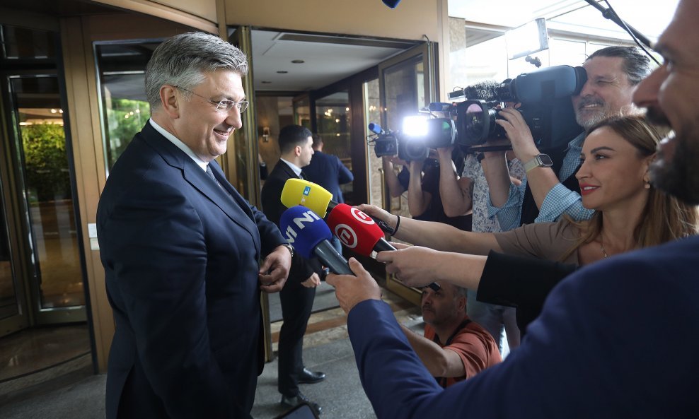 Andrej Plenković daje izjavu medijima