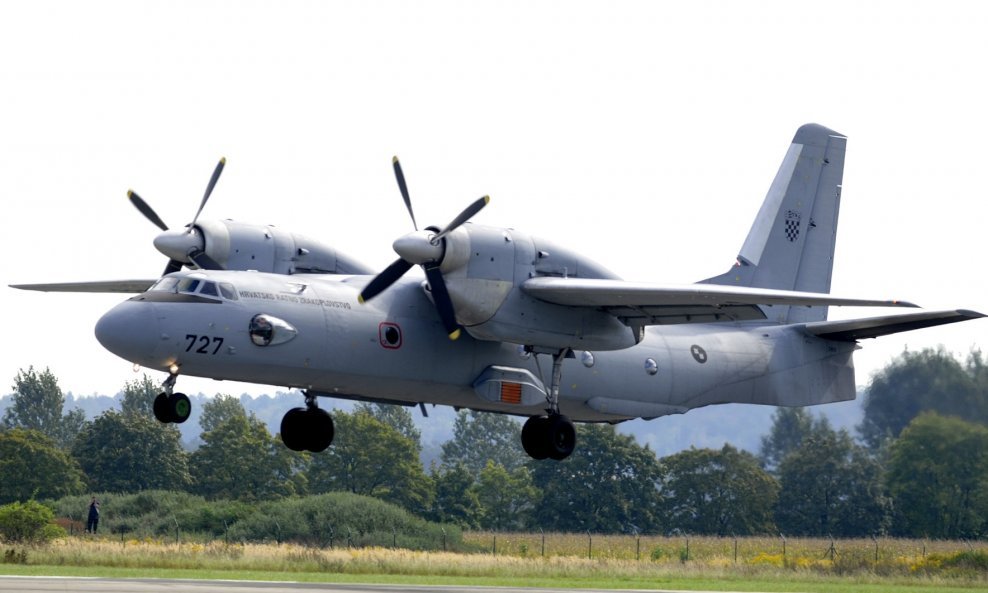 Antonov An-32B oznake 727 (na fotografiji u Češkoj 2012.) odletio je u Ukrajinu 8. lipnja 2024.