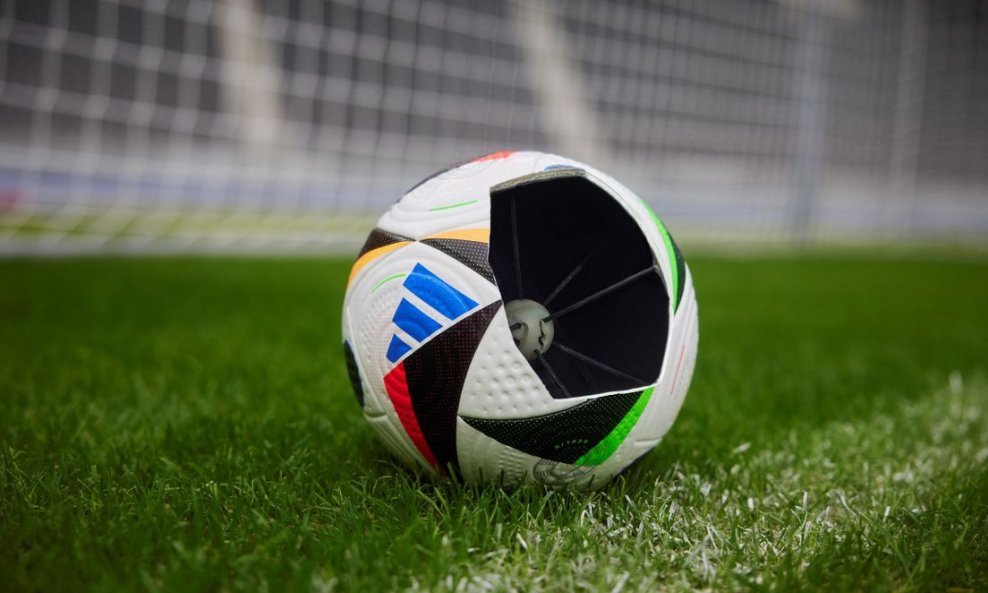 FUSSBALLLIEBE