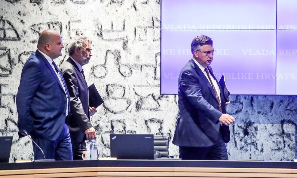Ministar gospodarstva i energetike Ante Šušnjar, ministar znanosti Radovan Fuchs i premijer Andrej Plenković