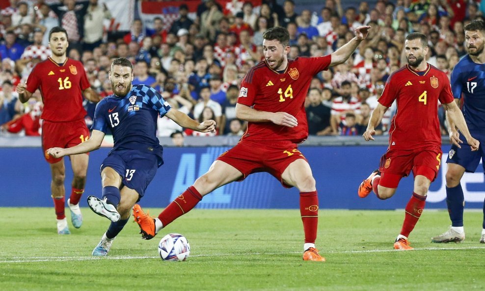 Aymeric Laporte Španjolska i Nikola Vlašić Hrvatska