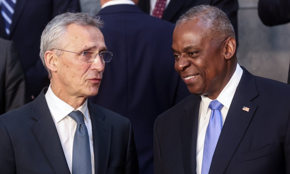 Jenst Stoltenberg, glavni tajnik NATO-a i  Lloyd Austin, američki ministar obrane u Bruxellesu