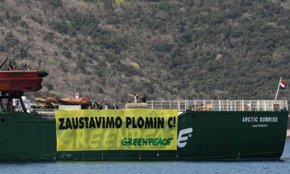 Greenpeace u akciji protiv Plomina C 1