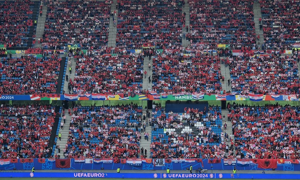 Prazna mjesta na stadionu Volkspark u Hamburgu