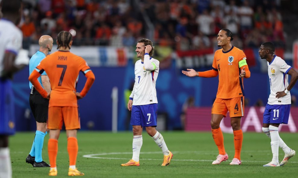 Virgil van Dijk, narančasti dres - broj 4
