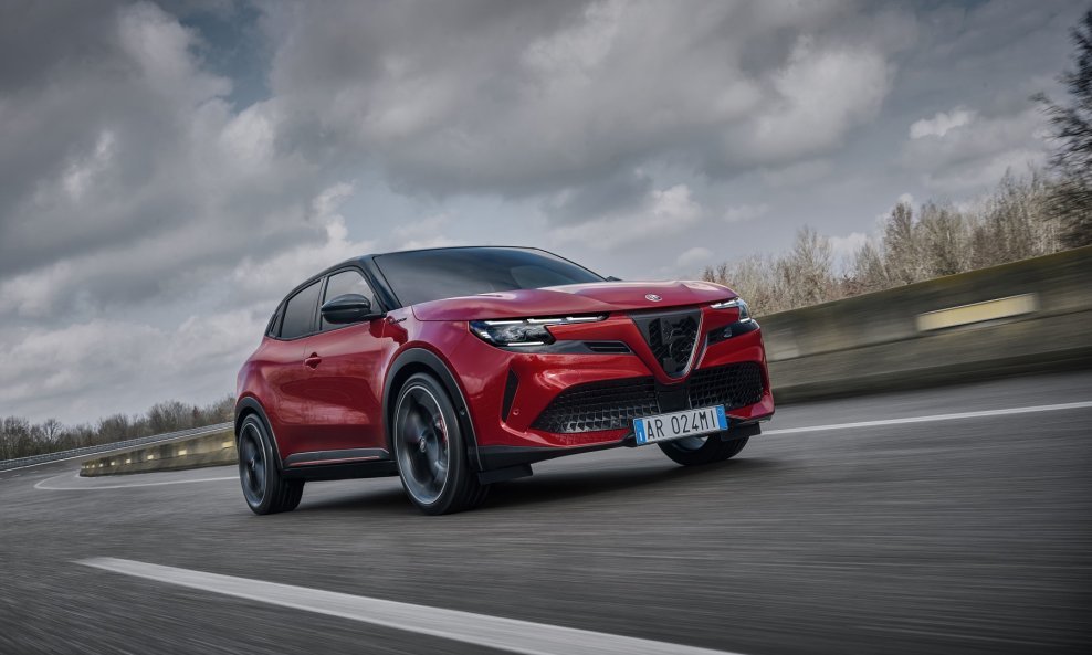 Alfa Romeo Junior Veloce u električnoj verziji na stazi 'Langhe'