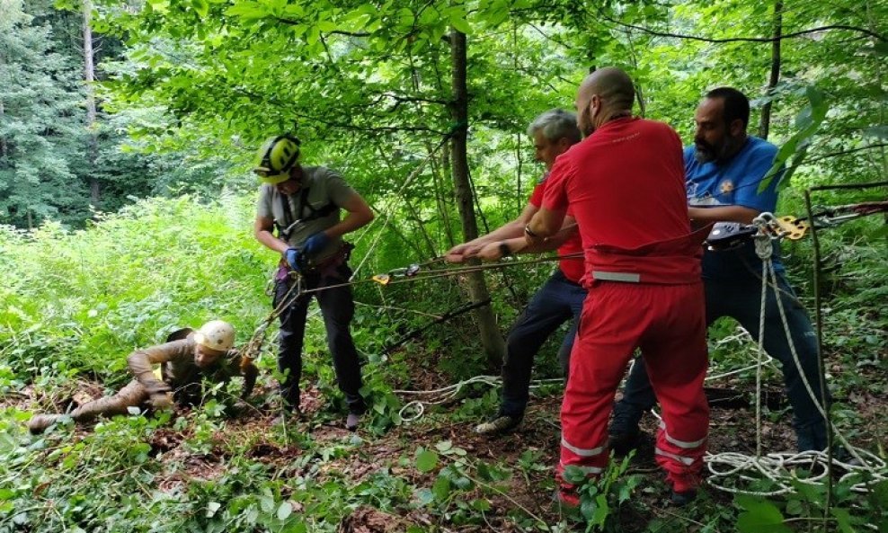 Spašavanje migranta kod Cetingrada