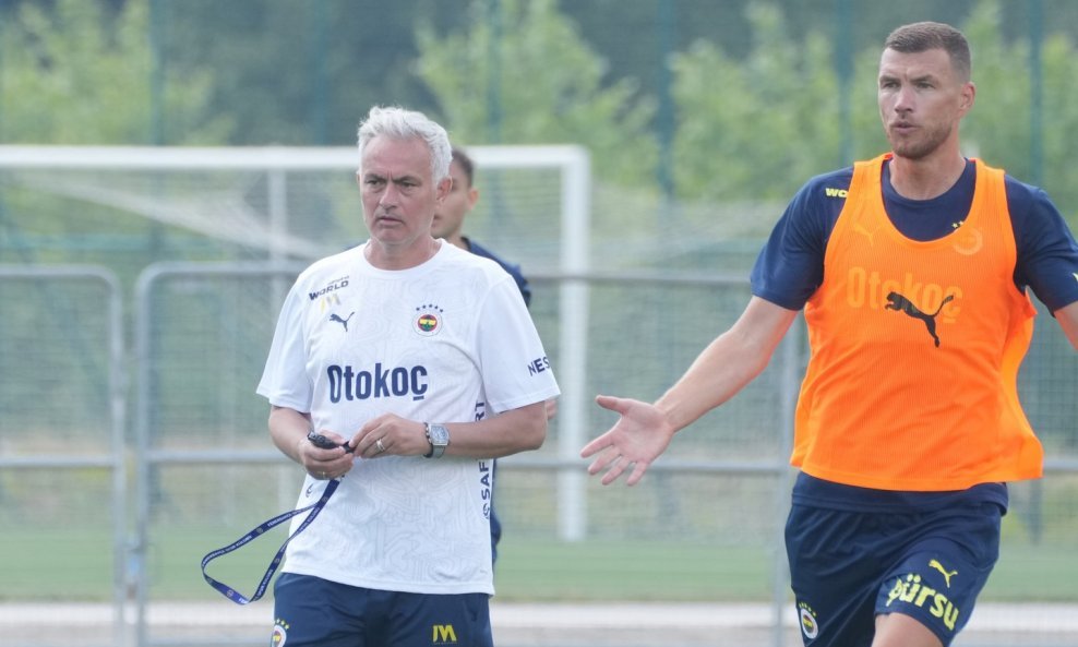 Jose Mourinho i Edin Džeko