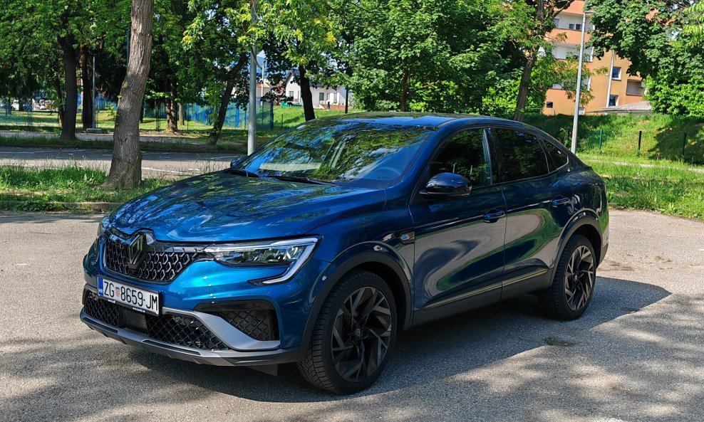 Renault Mégane Conquest esprit Alpine mild hybrid 160 EDC