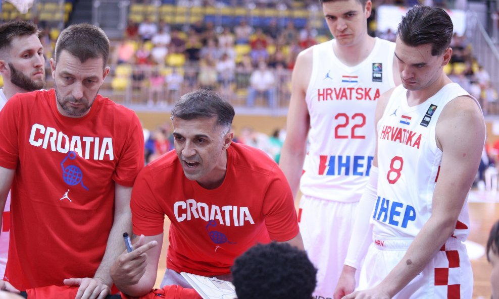 Josip Sesar - izbornik hrvatske košarkaške reprezentacije