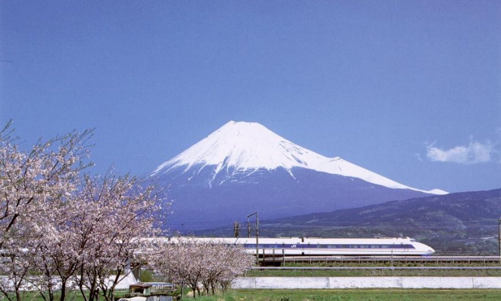 Japanske željeznice duboko se ispričale jer je vlak uranio 20 sekundi