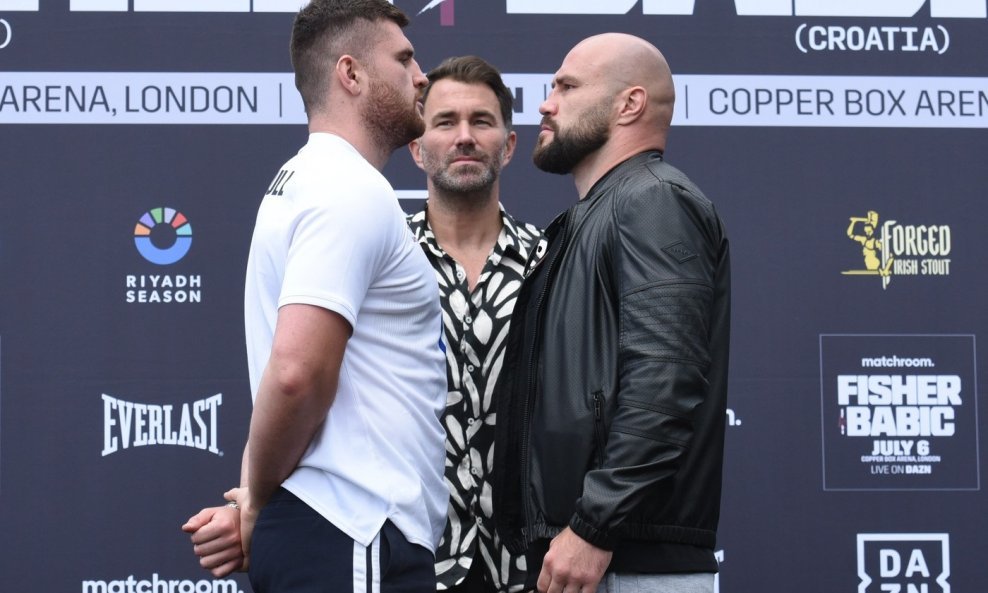 Slijeva Johnny Fisher, Eddie Hearn i Alen Babić