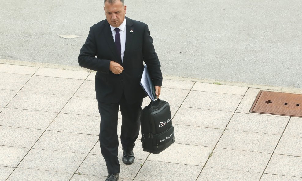 Vili Beroš, ministar zdravstva